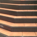 Treppe mit Gestaltungspflaster